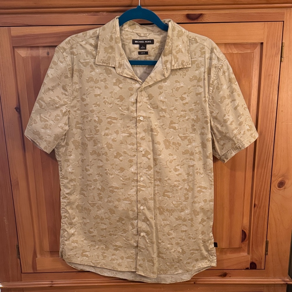 🐷 Michael Kors Slim Fit Short-Sleeve Printed Beige Button-Up Shirt